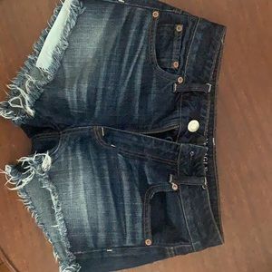 American eagle high-rise dark blue ripped distressed jean shorts. Size:00 (xs)